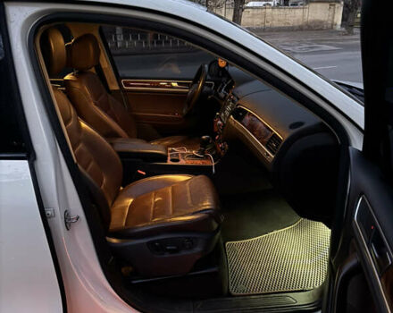 Білий Фольксваген Туарег, об'ємом двигуна 2.97 л та пробігом 298 тис. км за 19000 $, фото 23 на Automoto.ua