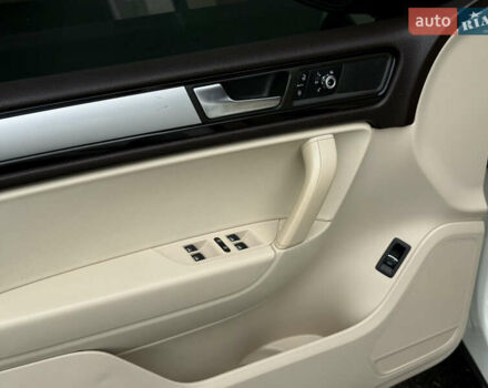 Білий Фольксваген Туарег, об'ємом двигуна 3.6 л та пробігом 250 тис. км за 14800 $, фото 14 на Automoto.ua