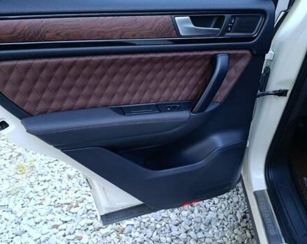 Белый Фольксваген Туарег, объемом двигателя 2.97 л и пробегом 250 тыс. км за 19000 $, фото 43 на Automoto.ua