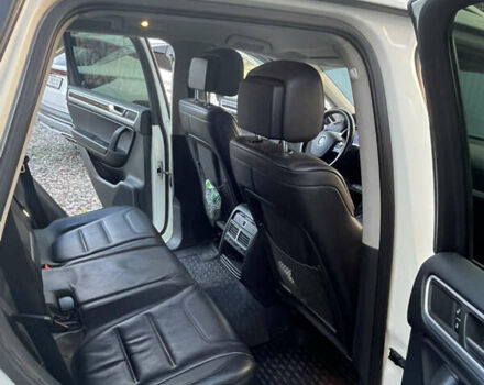 Белый Фольксваген Туарег, объемом двигателя 2.97 л и пробегом 262 тыс. км за 18500 $, фото 19 на Automoto.ua