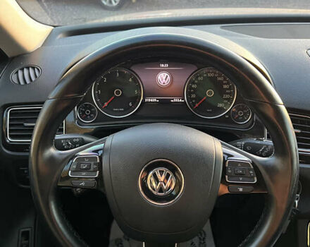 Белый Фольксваген Туарег, объемом двигателя 2.97 л и пробегом 319 тыс. км за 15000 $, фото 11 на Automoto.ua