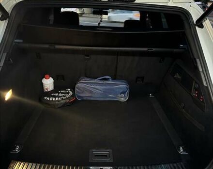 Білий Фольксваген Туарег, об'ємом двигуна 4.13 л та пробігом 195 тис. км за 26500 $, фото 21 на Automoto.ua