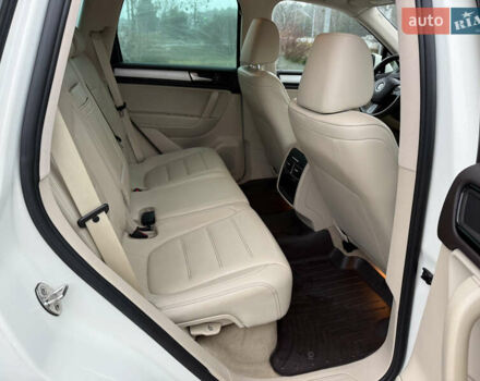 Белый Фольксваген Туарег, объемом двигателя 2.97 л и пробегом 189 тыс. км за 17450 $, фото 41 на Automoto.ua