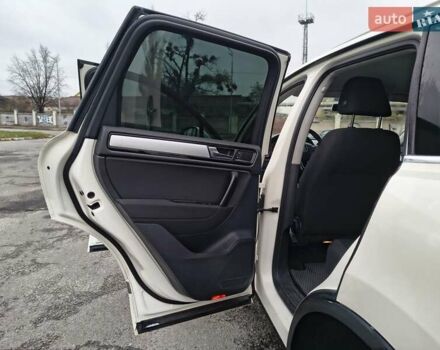 Белый Фольксваген Туарег, объемом двигателя 3 л и пробегом 346 тыс. км за 13500 $, фото 12 на Automoto.ua