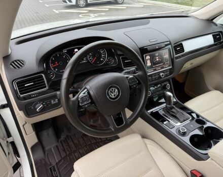 Белый Фольксваген Туарег, объемом двигателя 3 л и пробегом 189 тыс. км за 17450 $, фото 17 на Automoto.ua