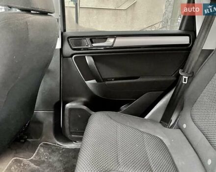 Белый Фольксваген Туарег, объемом двигателя 3 л и пробегом 290 тыс. км за 17999 $, фото 12 на Automoto.ua