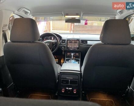 Белый Фольксваген Туарег, объемом двигателя 3 л и пробегом 290 тыс. км за 17999 $, фото 14 на Automoto.ua