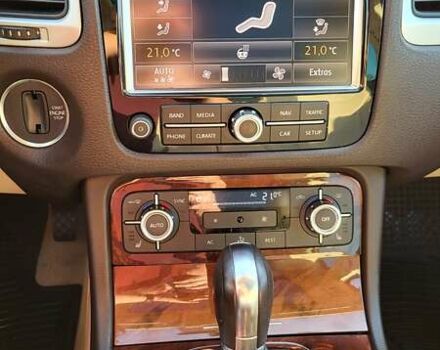 Белый Фольксваген Туарег, объемом двигателя 2.97 л и пробегом 320 тыс. км за 15400 $, фото 33 на Automoto.ua