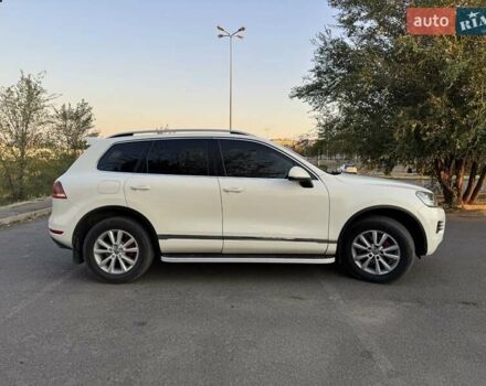 Білий Фольксваген Туарег, об'ємом двигуна 3 л та пробігом 200 тис. км за 18000 $, фото 15 на Automoto.ua