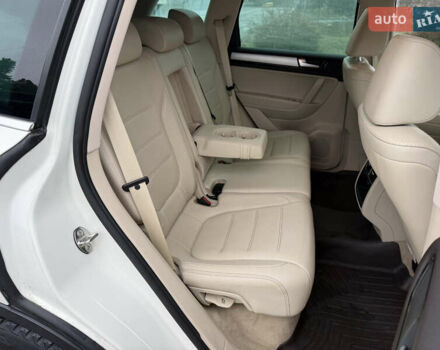 Белый Фольксваген Туарег, объемом двигателя 2.97 л и пробегом 189 тыс. км за 17450 $, фото 42 на Automoto.ua