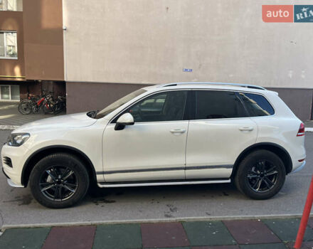 Белый Фольксваген Туарег, объемом двигателя 2.97 л и пробегом 262 тыс. км за 18500 $, фото 7 на Automoto.ua
