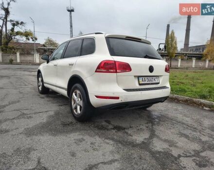 Белый Фольксваген Туарег, объемом двигателя 3 л и пробегом 346 тыс. км за 13500 $, фото 7 на Automoto.ua