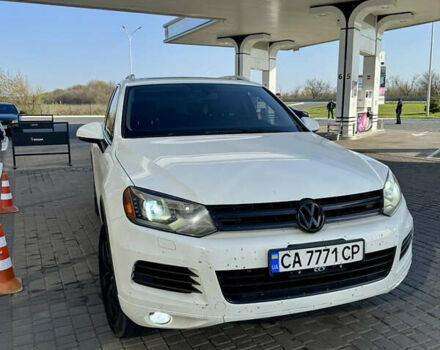 Білий Фольксваген Туарег, об'ємом двигуна 2.97 л та пробігом 298 тис. км за 19000 $, фото 28 на Automoto.ua
