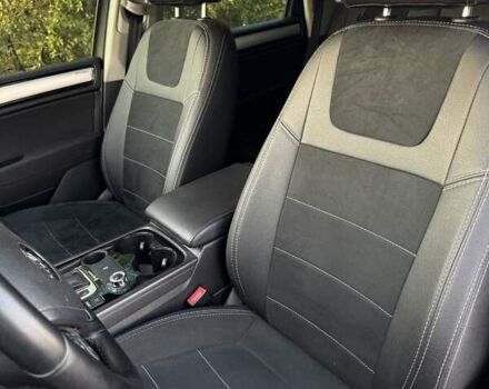 Білий Фольксваген Туарег, об'ємом двигуна 3 л та пробігом 200 тис. км за 18000 $, фото 11 на Automoto.ua