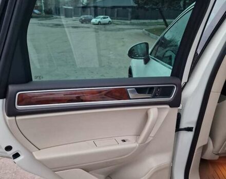 Белый Фольксваген Туарег, объемом двигателя 2.97 л и пробегом 240 тыс. км за 17900 $, фото 15 на Automoto.ua