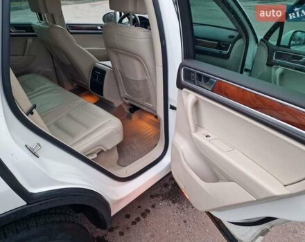 Белый Фольксваген Туарег, объемом двигателя 2.97 л и пробегом 240 тыс. км за 17900 $, фото 21 на Automoto.ua