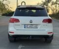 Білий Фольксваген Туарег, об'ємом двигуна 3 л та пробігом 200 тис. км за 18000 $, фото 2 на Automoto.ua