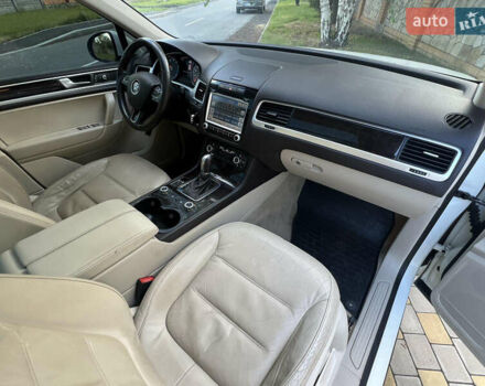 Белый Фольксваген Туарег, объемом двигателя 3.6 л и пробегом 181 тыс. км за 17770 $, фото 19 на Automoto.ua