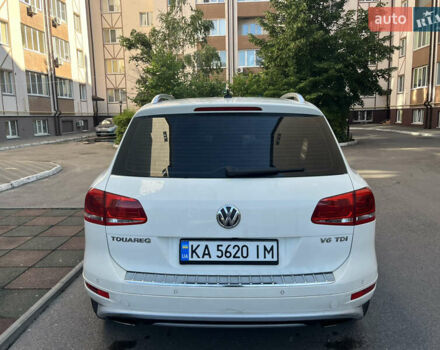 Белый Фольксваген Туарег, объемом двигателя 2.97 л и пробегом 262 тыс. км за 18500 $, фото 5 на Automoto.ua