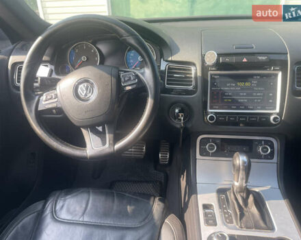 Белый Фольксваген Туарег, объемом двигателя 3 л и пробегом 220 тыс. км за 17000 $, фото 3 на Automoto.ua