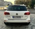 Білий Фольксваген Туарег, об'ємом двигуна 4.13 л та пробігом 195 тис. км за 26500 $, фото 3 на Automoto.ua