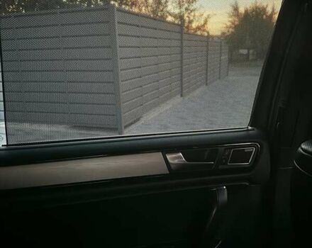 Білий Фольксваген Туарег, об'ємом двигуна 4.13 л та пробігом 195 тис. км за 26500 $, фото 18 на Automoto.ua