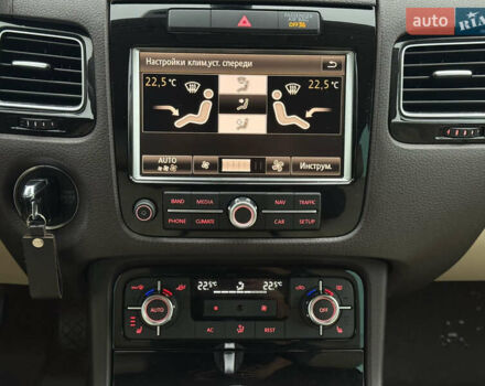 Белый Фольксваген Туарег, объемом двигателя 2.97 л и пробегом 189 тыс. км за 17450 $, фото 26 на Automoto.ua