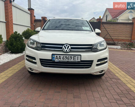 Белый Фольксваген Туарег, объемом двигателя 2.97 л и пробегом 315 тыс. км за 17700 $, фото 1 на Automoto.ua