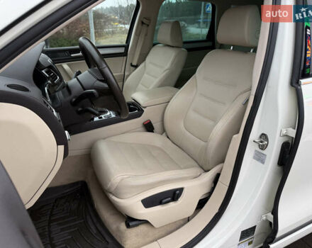 Белый Фольксваген Туарег, объемом двигателя 2.97 л и пробегом 189 тыс. км за 17450 $, фото 34 на Automoto.ua