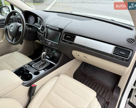 Белый Фольксваген Туарег, объемом двигателя 2.97 л и пробегом 189 тыс. км за 17450 $, фото 38 на Automoto.ua