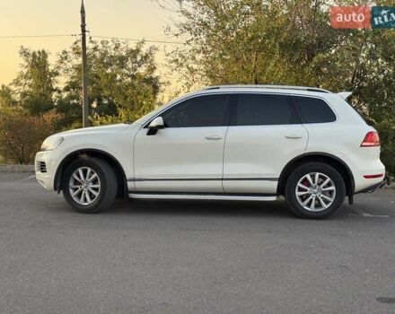 Білий Фольксваген Туарег, об'ємом двигуна 3 л та пробігом 200 тис. км за 18000 $, фото 17 на Automoto.ua