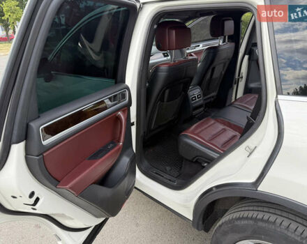 Белый Фольксваген Туарег, объемом двигателя 2.97 л и пробегом 267 тыс. км за 19900 $, фото 19 на Automoto.ua