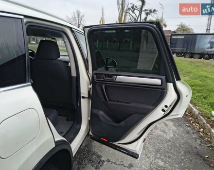 Белый Фольксваген Туарег, объемом двигателя 3 л и пробегом 346 тыс. км за 13500 $, фото 15 на Automoto.ua