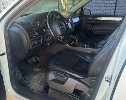 Белый Фольксваген Туарег, объемом двигателя 2.97 л и пробегом 230 тыс. км за 16500 $, фото 4 на Automoto.ua