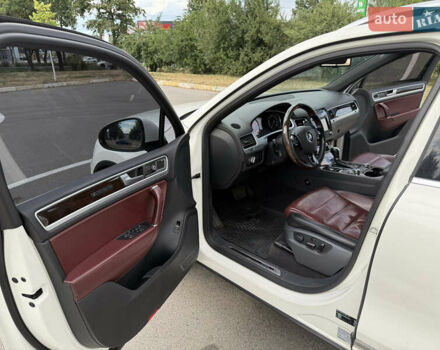 Белый Фольксваген Туарег, объемом двигателя 2.97 л и пробегом 267 тыс. км за 19900 $, фото 18 на Automoto.ua