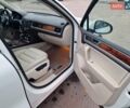 Белый Фольксваген Туарег, объемом двигателя 2.97 л и пробегом 240 тыс. км за 17900 $, фото 25 на Automoto.ua