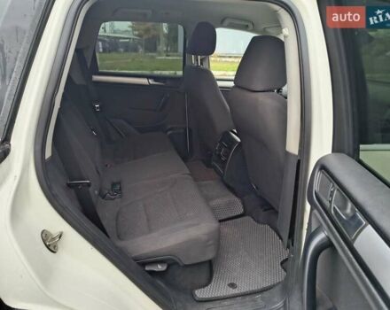 Белый Фольксваген Туарег, объемом двигателя 3 л и пробегом 346 тыс. км за 13500 $, фото 9 на Automoto.ua