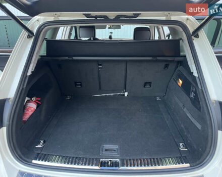 Белый Фольксваген Туарег, объемом двигателя 2.97 л и пробегом 262 тыс. км за 18500 $, фото 25 на Automoto.ua