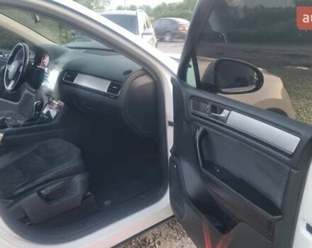 Белый Фольксваген Туарег, объемом двигателя 2.97 л и пробегом 332 тыс. км за 16500 $, фото 13 на Automoto.ua