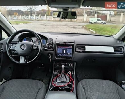 Белый Фольксваген Туарег, объемом двигателя 3 л и пробегом 346 тыс. км за 13500 $, фото 19 на Automoto.ua