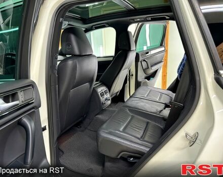 Білий Фольксваген Туарег, об'ємом двигуна 3 л та пробігом 223 тис. км за 19500 $, фото 3 на Automoto.ua