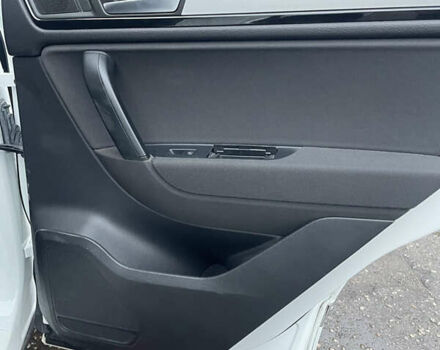 Білий Фольксваген Туарег, об'ємом двигуна 2.97 л та пробігом 130 тис. км за 21300 $, фото 35 на Automoto.ua