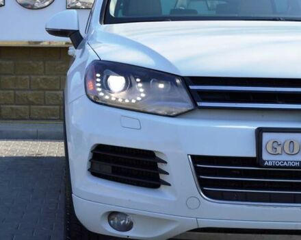 Белый Фольксваген Туарег, объемом двигателя 2.97 л и пробегом 272 тыс. км за 17500 $, фото 3 на Automoto.ua