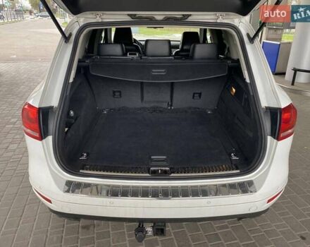 Белый Фольксваген Туарег, объемом двигателя 2.97 л и пробегом 209 тыс. км за 18000 $, фото 25 на Automoto.ua