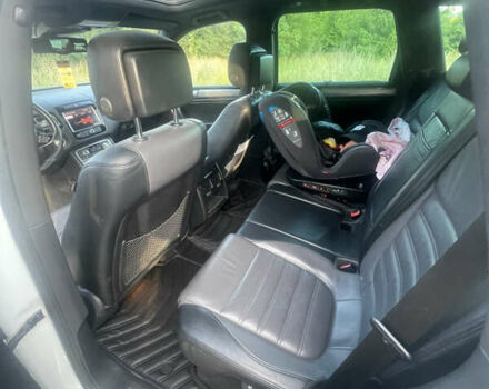 Белый Фольксваген Туарег, объемом двигателя 2.97 л и пробегом 242 тыс. км за 19999 $, фото 35 на Automoto.ua