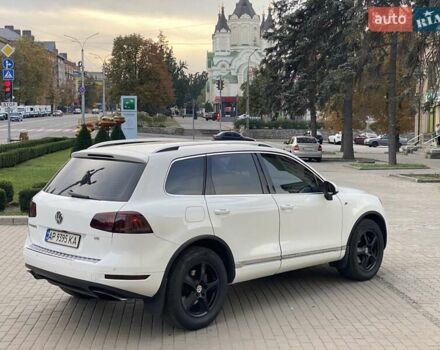 Білий Фольксваген Туарег, об'ємом двигуна 2.97 л та пробігом 230 тис. км за 14800 $, фото 4 на Automoto.ua