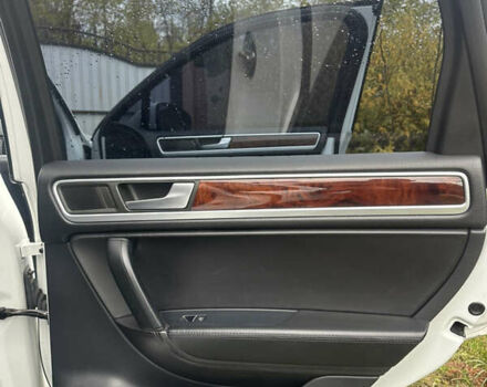 Белый Фольксваген Туарег, объемом двигателя 2.97 л и пробегом 247 тыс. км за 20999 $, фото 5 на Automoto.ua