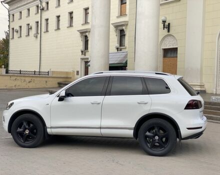 Білий Фольксваген Туарег, об'ємом двигуна 3 л та пробігом 235 тис. км за 14800 $, фото 4 на Automoto.ua