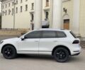 Білий Фольксваген Туарег, об'ємом двигуна 3 л та пробігом 235 тис. км за 14800 $, фото 4 на Automoto.ua