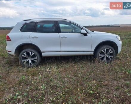 Белый Фольксваген Туарег, объемом двигателя 2.97 л и пробегом 239 тыс. км за 22000 $, фото 2 на Automoto.ua